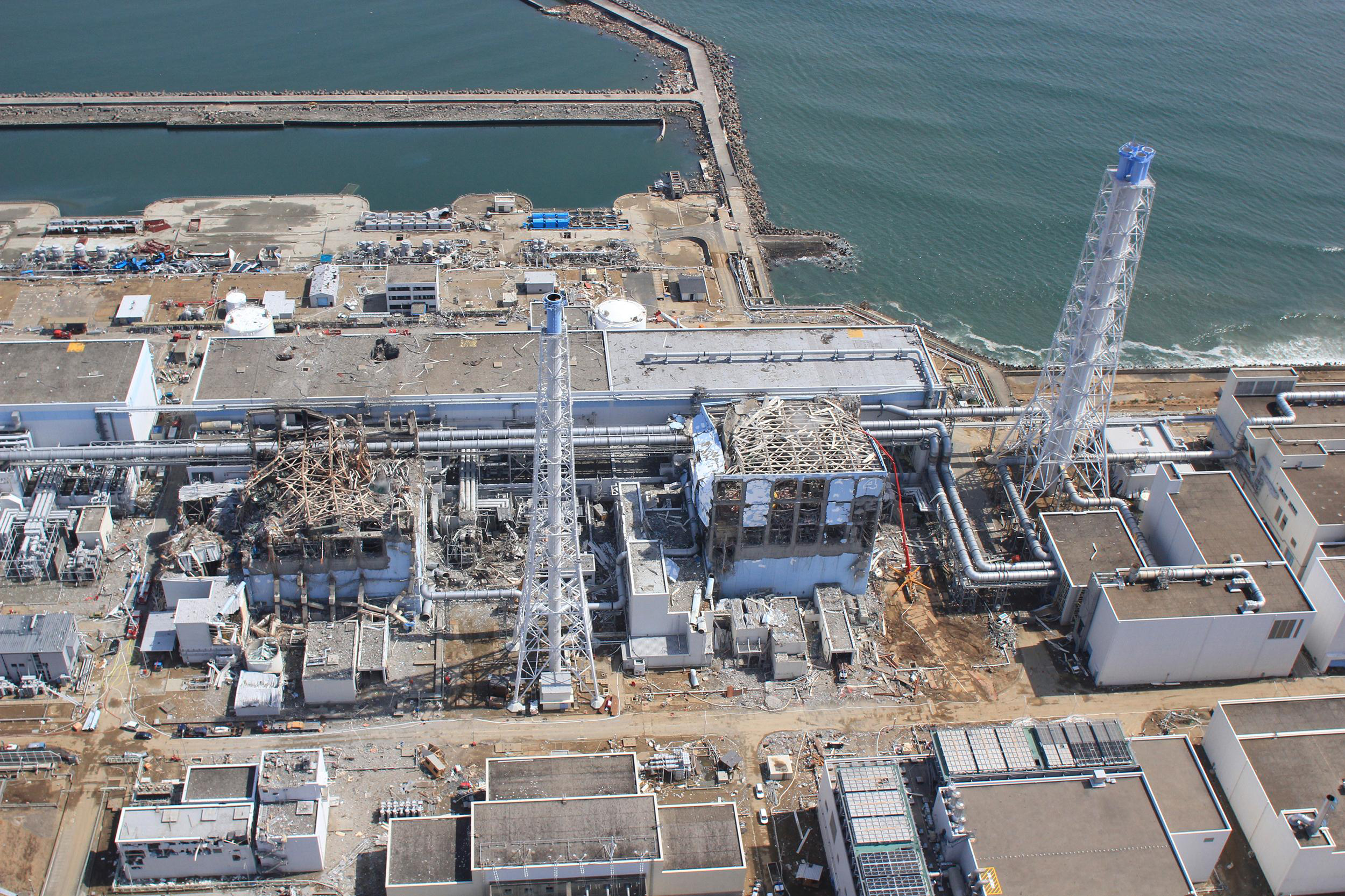 Разрушающий атом. Атомной электростанции «Фукусима-1». Япония АЭС Фукусима. Авария на АЭС Фукусима-1. АЭС Фукусима 2011.